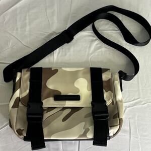 Brown and cream camo crossbody‎